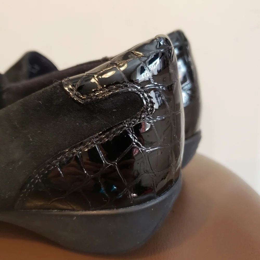 Clarks Black Faux Snakeskin Accent Suede Stretch